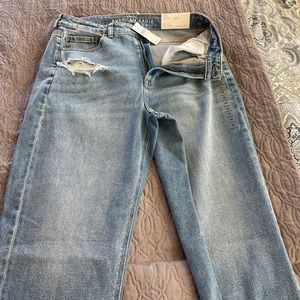 American Eagle,  NWT, Mom straight jeans w/stretch, size 12 (31).